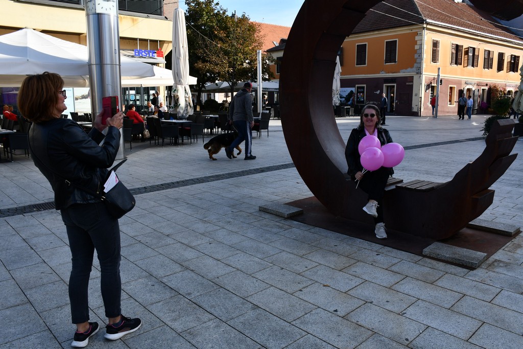 DAN RUŽIČASTE VRPCE Subotnje prijepodne u središtu Čakovca obasjano ružičastim tonovima
