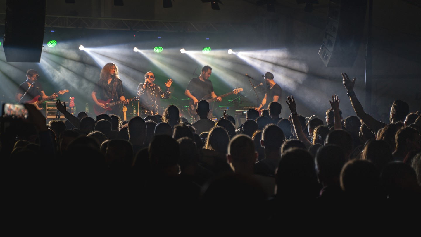 Odlična atmosfera u Kotoribi: Željko Bebek raspjevao publiku u prepunom šatoru