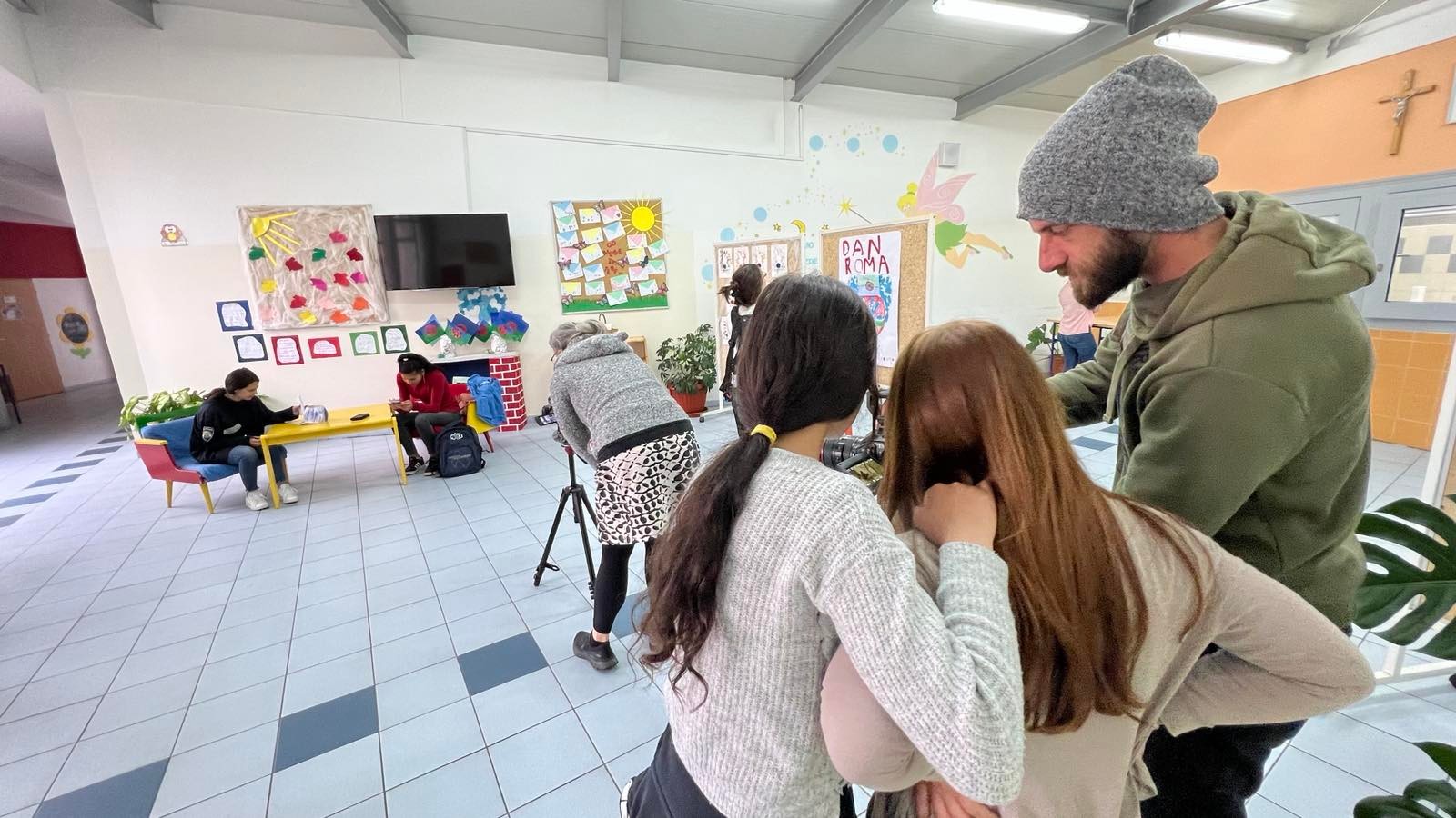 Svijet je predamnom/Lume cara aja nienčim