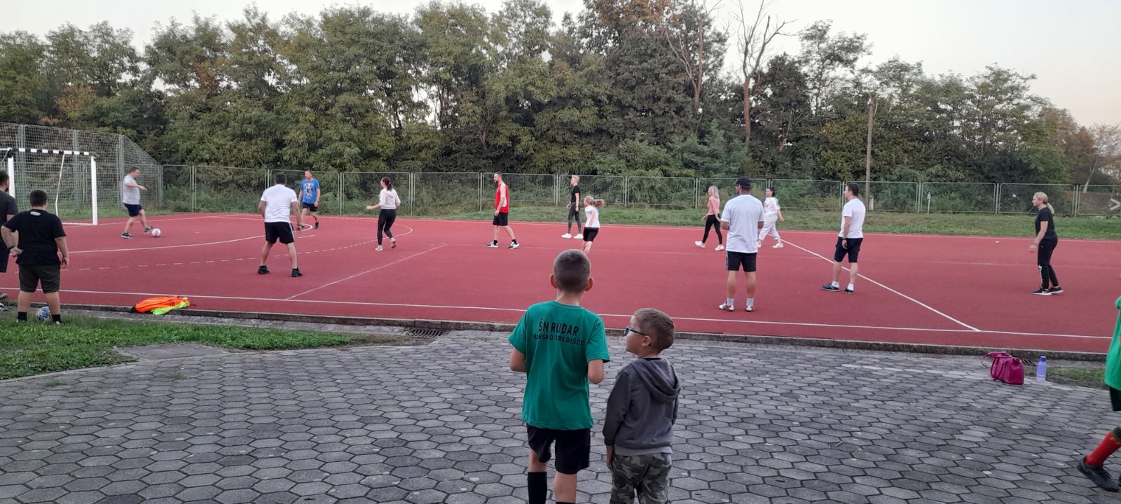 MURSKO SREDIŠĆE Treći dan Europskog dana sporta održane nogometne i košarkaška utakmica između djece i roditelja