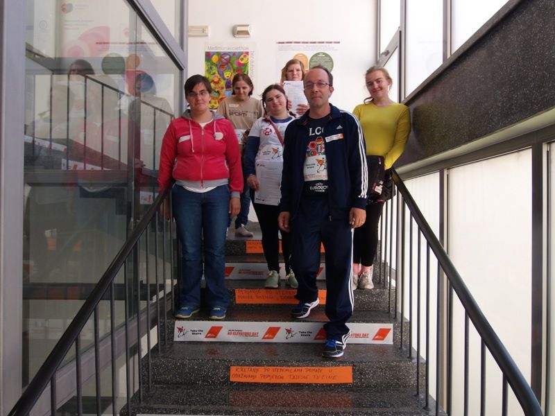 clanoviudrugezapomocosobamasint