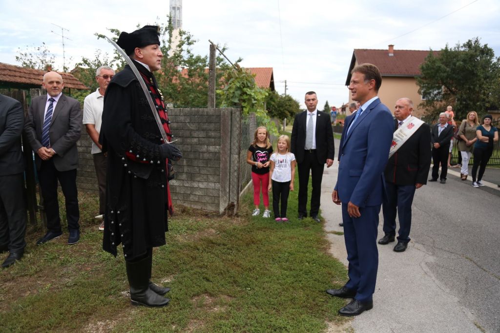 2143949010212942450852970399684