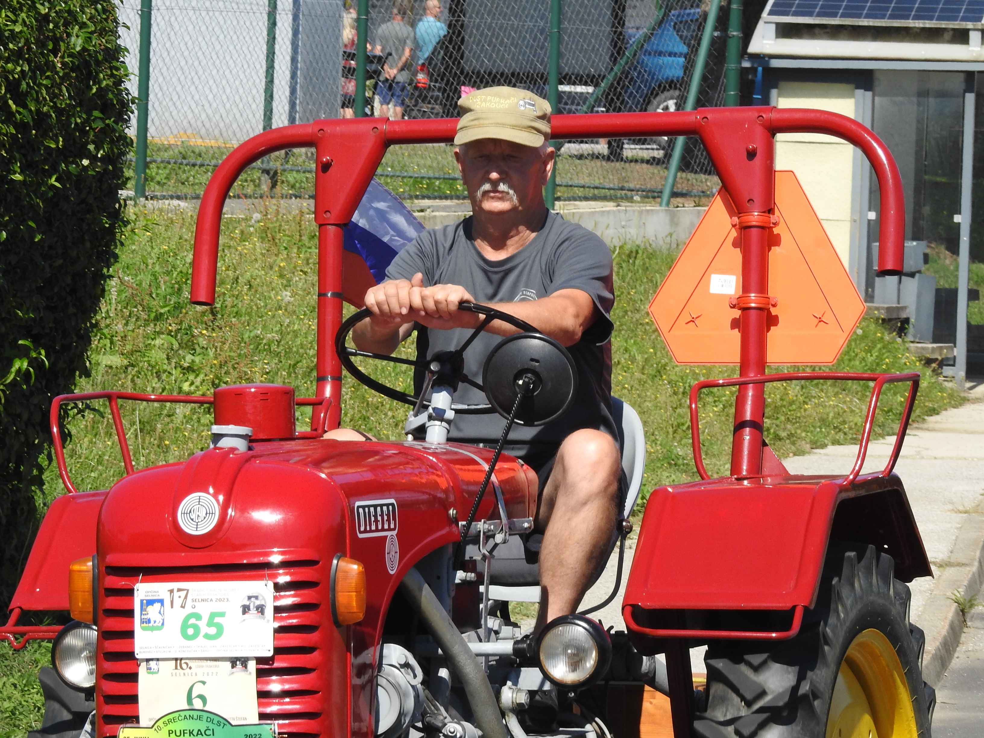 SELNICA Pogledajte kako je bilo na 17. susretu starih traktora