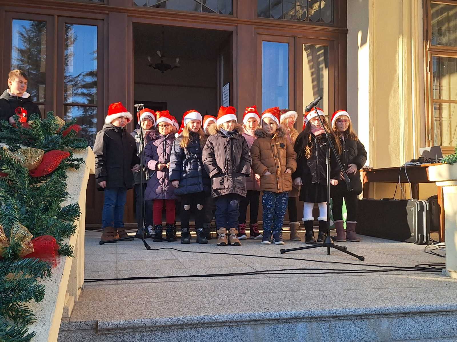 FOTO/VIDEO Pogledajte blagdansku atmosferu Božićnog sajma u Donjoj Dubravi