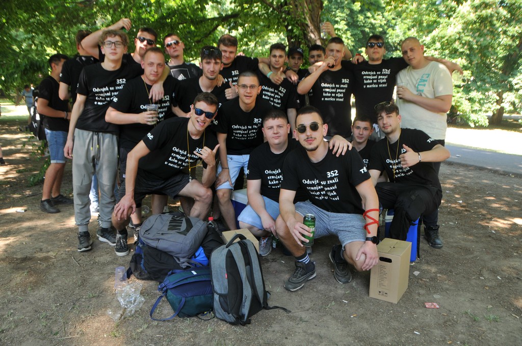 Maturanti se zabavljaju u čakovečkom parku