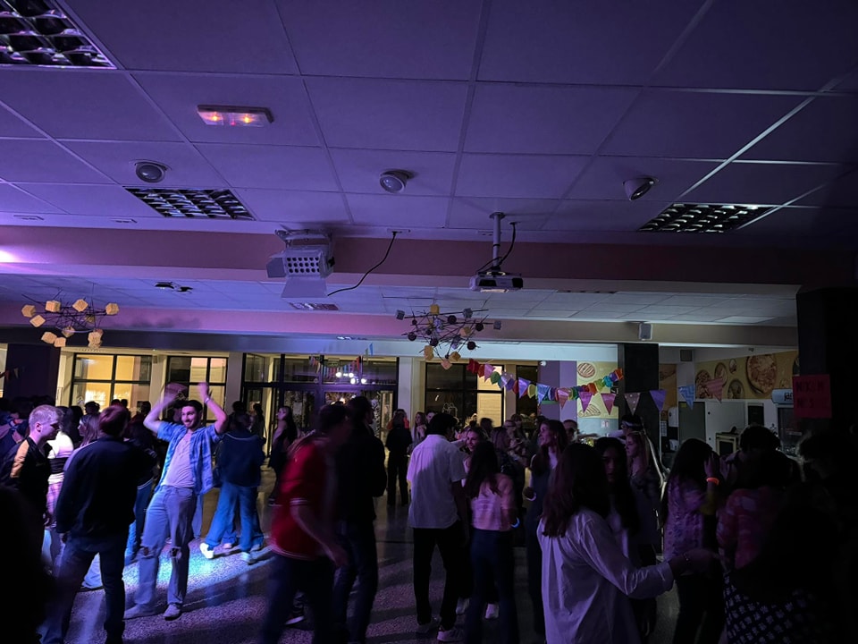 Gimnazijski Trash party