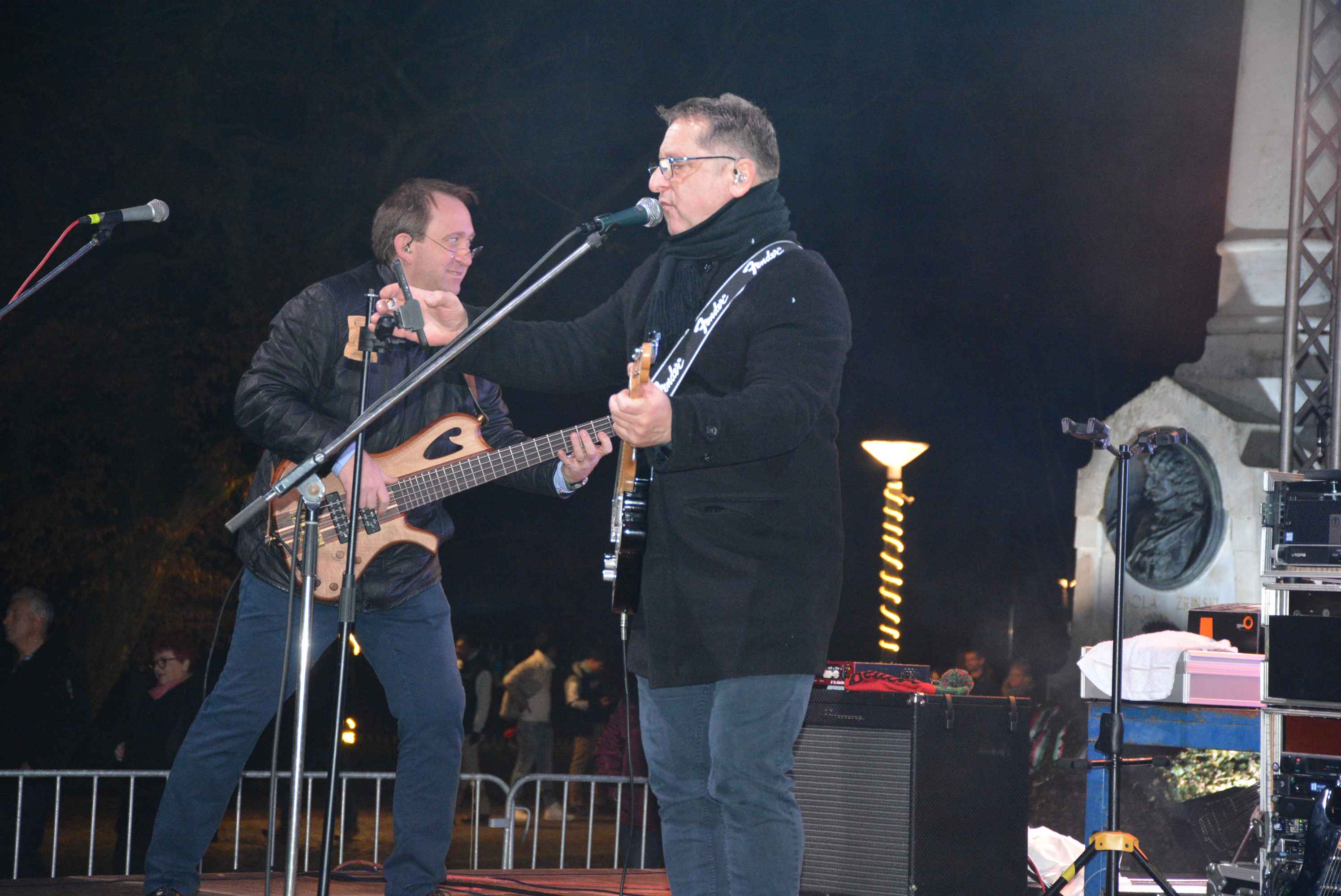 FOTO/VIDEO Čakovec veselo proslavio dolazak 2024. uz ritam ‘Noćne smjene’ i puni trg