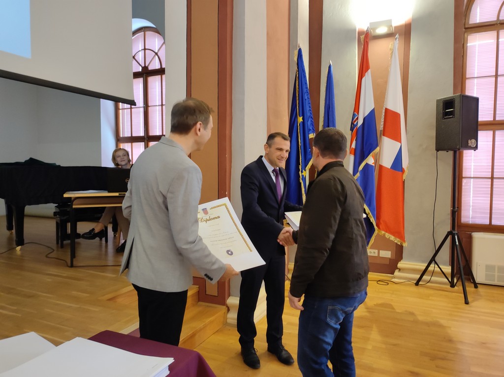 OBRTNIČKA KOMORA Novopečenim majstorima uručene diplome!