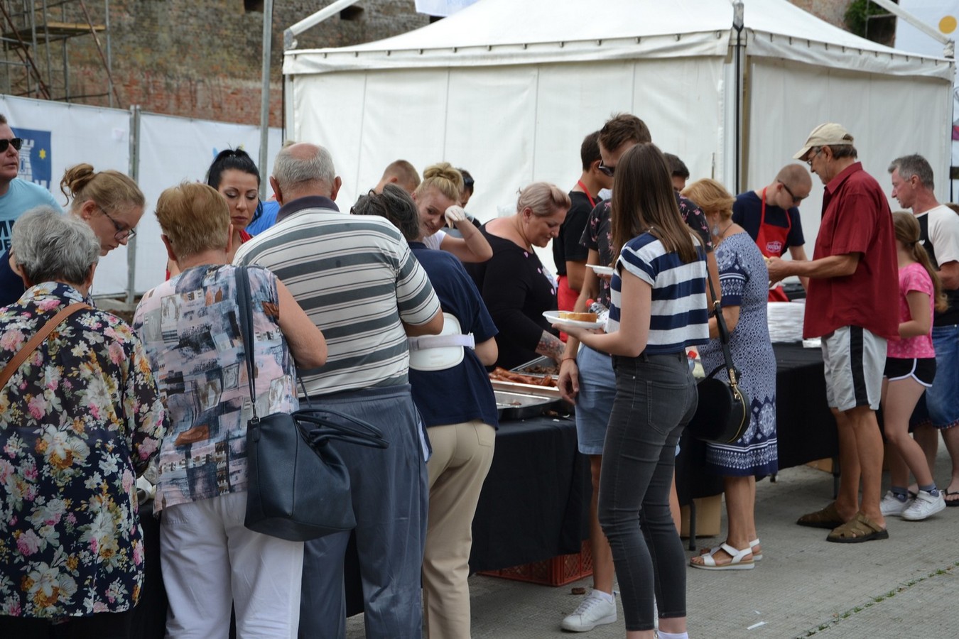 U jezeru Staroga Grada posjetitelji uživali u besplatnom ručku