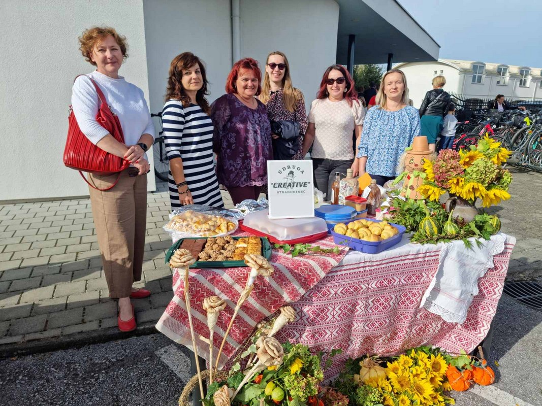 FOTO Dani kruha u Strahonincu: Kruh, peciva, odlični kolači i ostale delicije oduševili posjetitelje FOTO Dani kruha u Strahonincu: Kruh, peciva, odlični kolači i ostale delicije oduševili posjetitelje