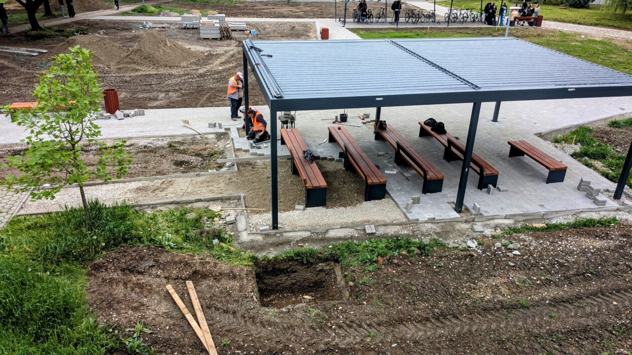 Gimnazija, park, Ekonomska 2