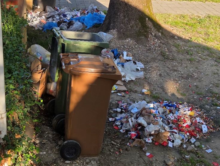 vandali kanta za smeće