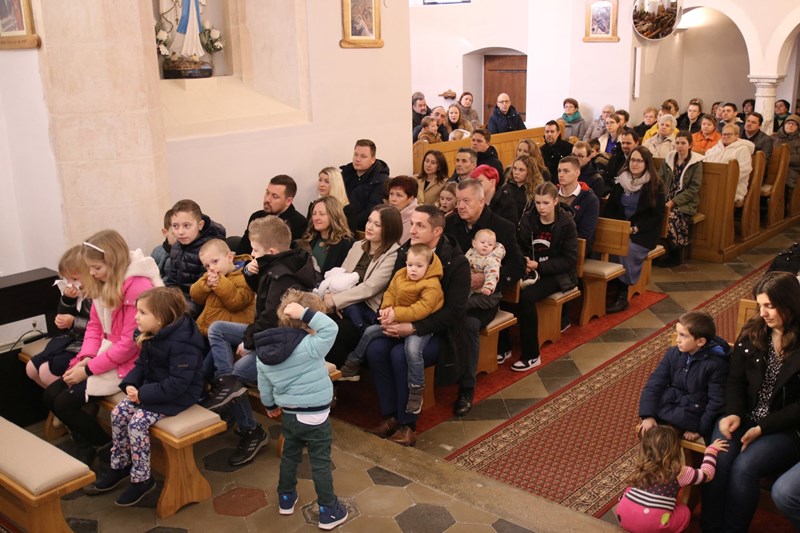 Biskup Radoš krstio peto dijete obitelji Spajić iz Svetog Martina na Muri