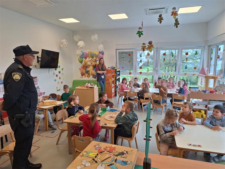 Policajci u školi i vrtićima
