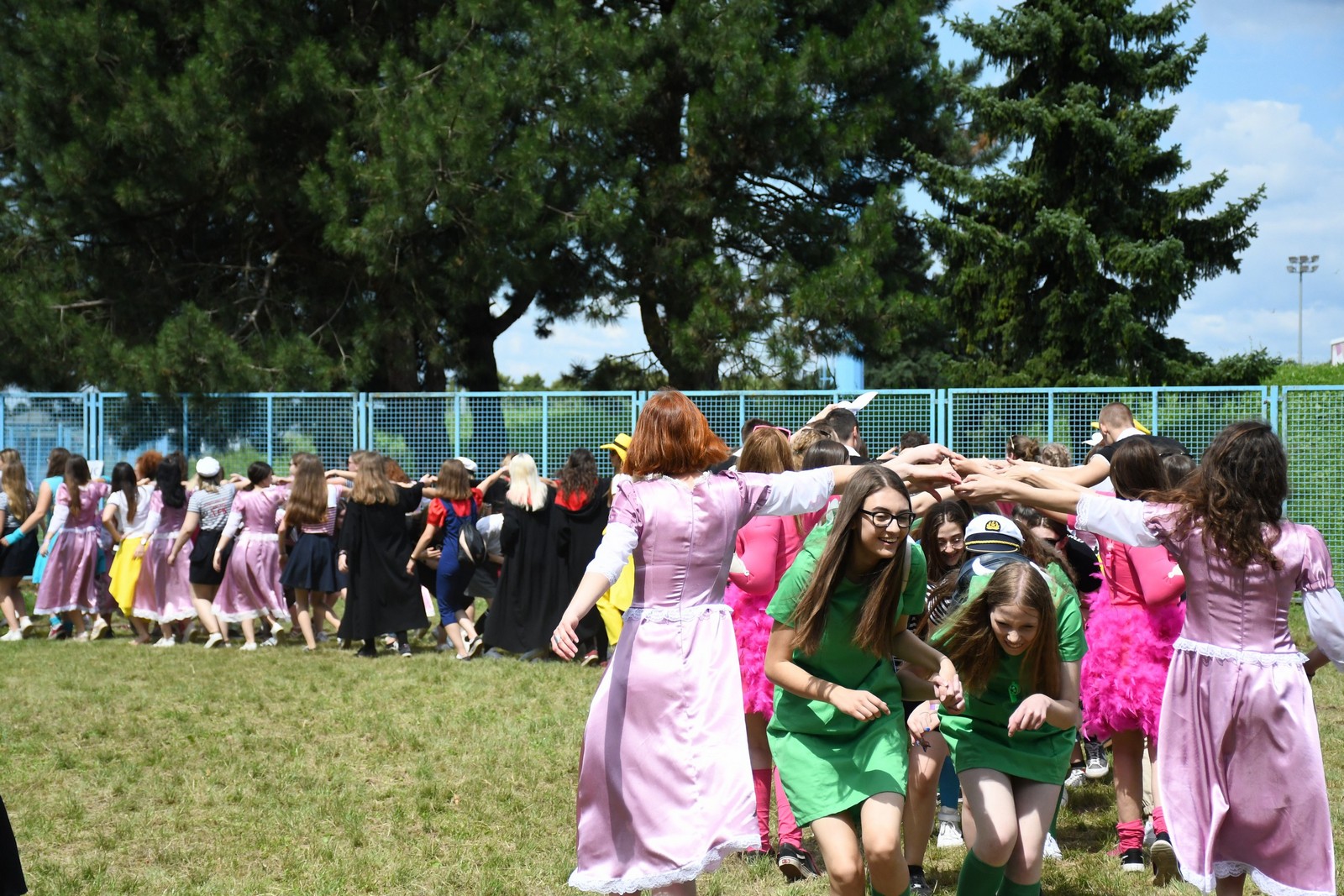 FOTO Povorka protutnjala gradom, maturanti s osmjehom dočekali kraj srednje škole!