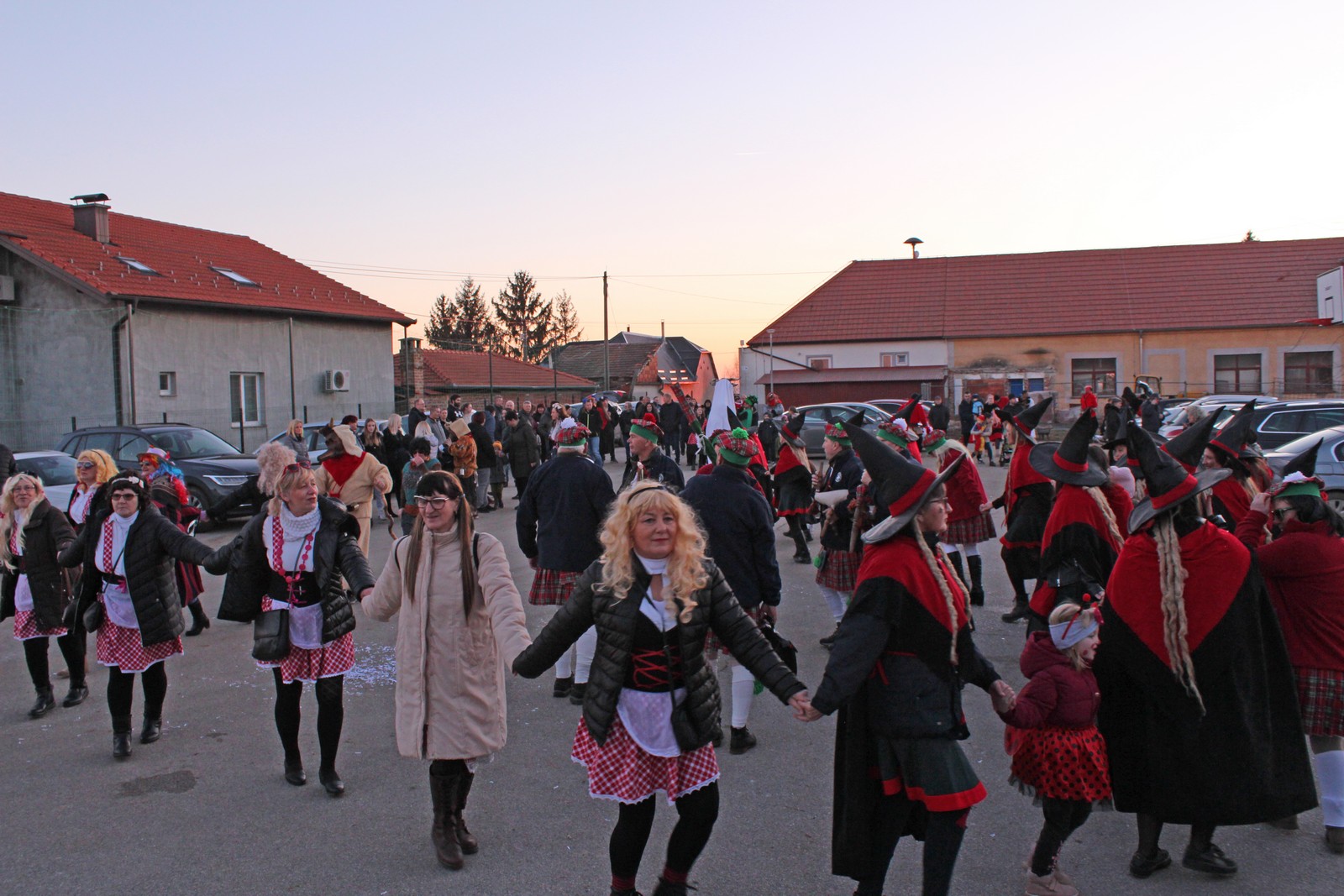 SEZONA MAŠKARA Veselo je bilo na Fašniku u Zasadbreg