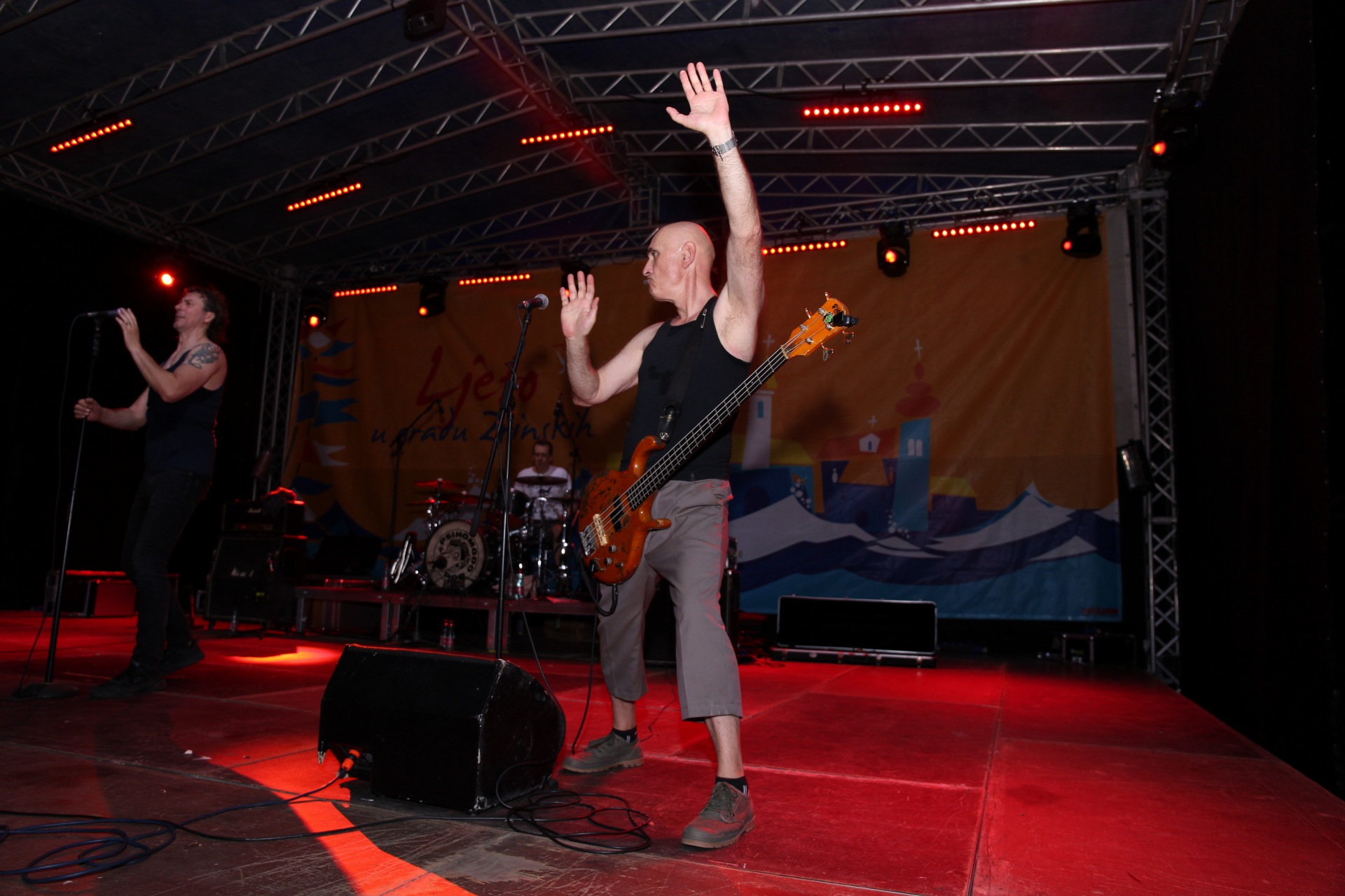 LJETO U GRADU ZRINSKIH Psihomodo pop i Gobac pjevali s brojnim fanovima u Čakovcu LJETO U GRADU ZRINSKIH Psihomodo pop i Gobac pjevali s brojnim fanovima u Čakovcu