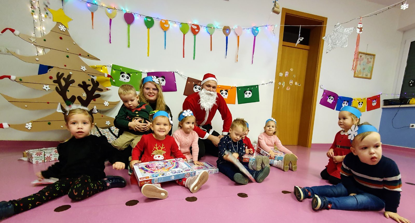 Božićne predstave i druženje s roditeljima u dječjem vrtiću ‘Pahuljica’