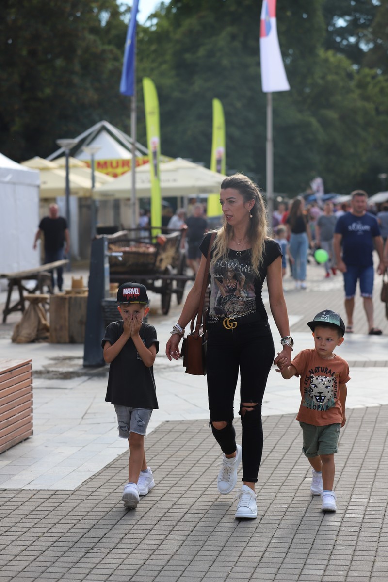 ĐIR PO GRADU Vesela subota u centru Čakovca: Porcijunkulovo je mamac brojnim građanima