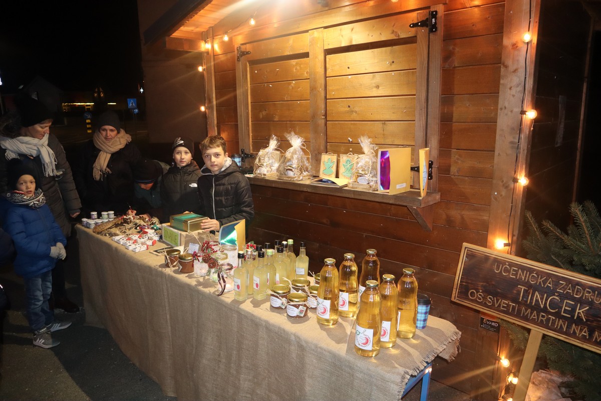 FOTO Na adventskom vijencu u centru Svetog Martina na Muri upaljena je još jedna svijeća