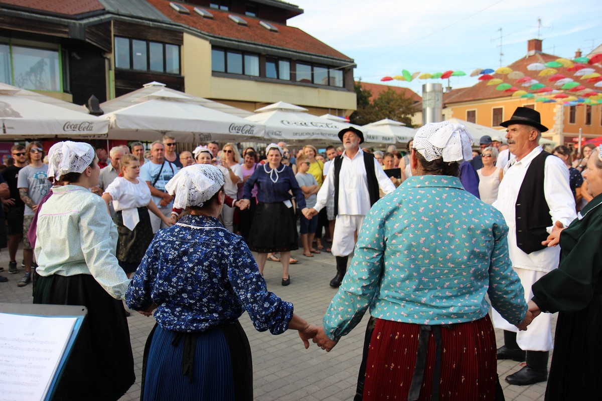 Tri međimurska KUD-a predstavila međimursku tradiciju na Porcijunkulovom