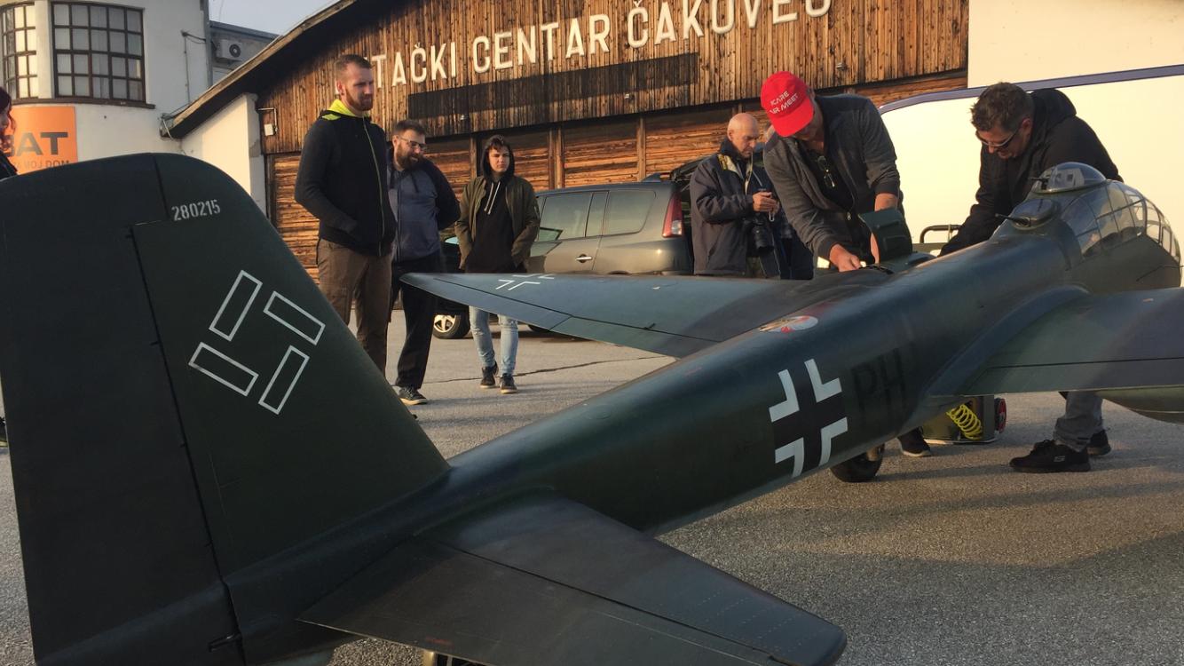 Njemački bombarder iz Drugog svjetskog rata na nebu iznad Čakovca