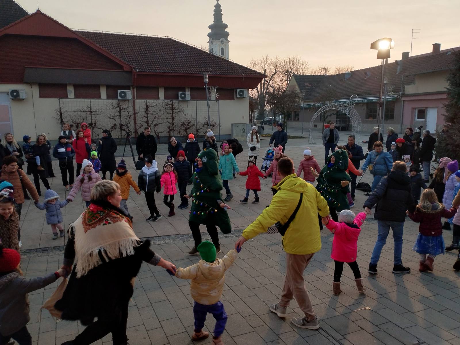 Povodom pravoslavnog Božića u Prelog stigli Djed Mraz i Snjeguročka