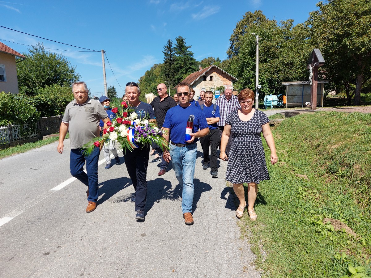 FOTO Društvo ‘Veteran’ povodom Oluje obišlo donje Pounje gdje je ratovalo prije 26 godina