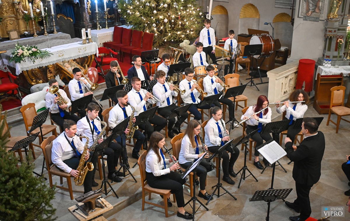 BILO JE PREDIVNO Za kraj Adventske čarolije održan koncert Puhačkog orkestra Grada Preloga