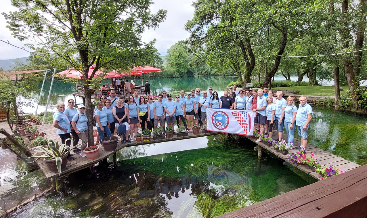 Raftingom po Uni, Labudovi se pripremali za Lov na labuđe pero