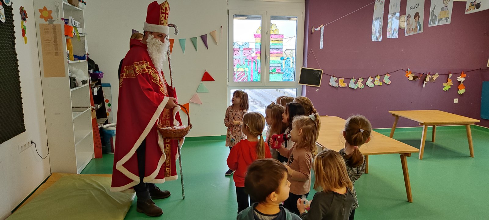 MURSKO SREDIŠĆE Sveti Nikola razveselio vrtićku djecu