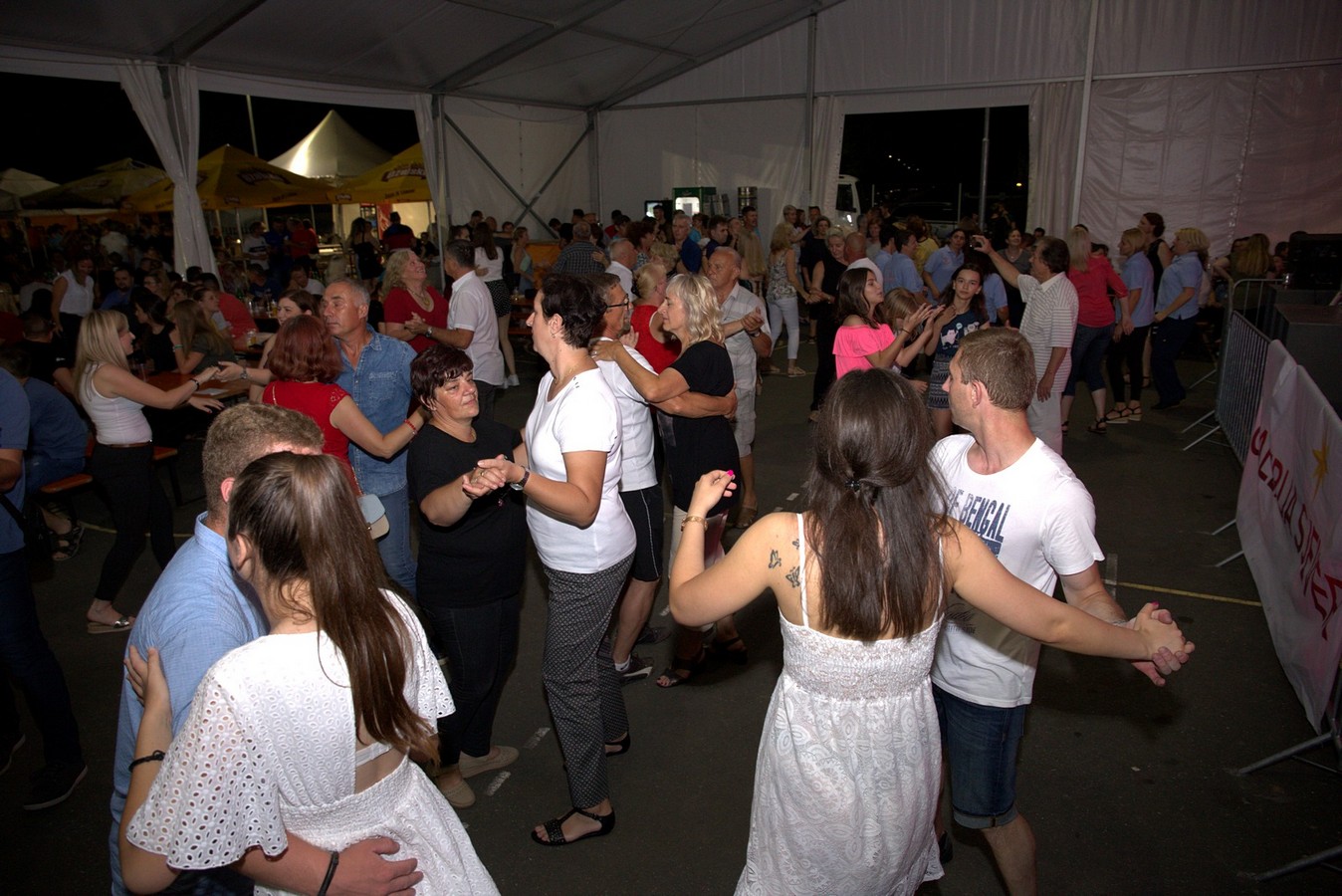 Mejaši rasplesali brojnu publiku u Palovcu