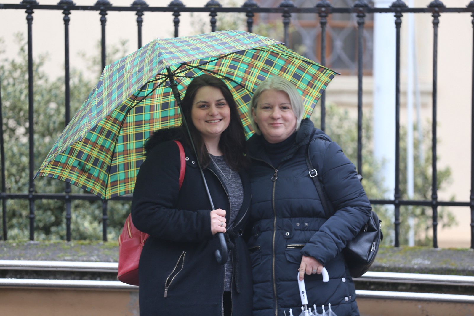 KLIKOM PO ČAKOVCU Oblačno i kišovito prijepodne nije spriječilo građane da dođu u centar grada KLIKOM PO ČAKOVCU Oblačno i kišovito prijepodne nije spriječilo građane da dođu u centar grada