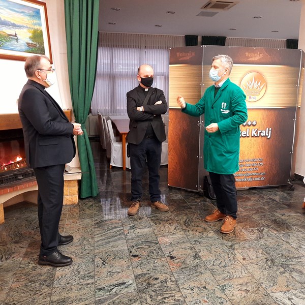 Hrvatski Caritas od Tehnixa naručio sto kontejnera!