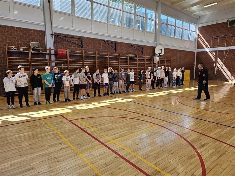 POSJETILI POLICAJCE Petaši Osnovne škole “Jože Horvata” Kotoriba posjetili Policijsku upravu međimursku