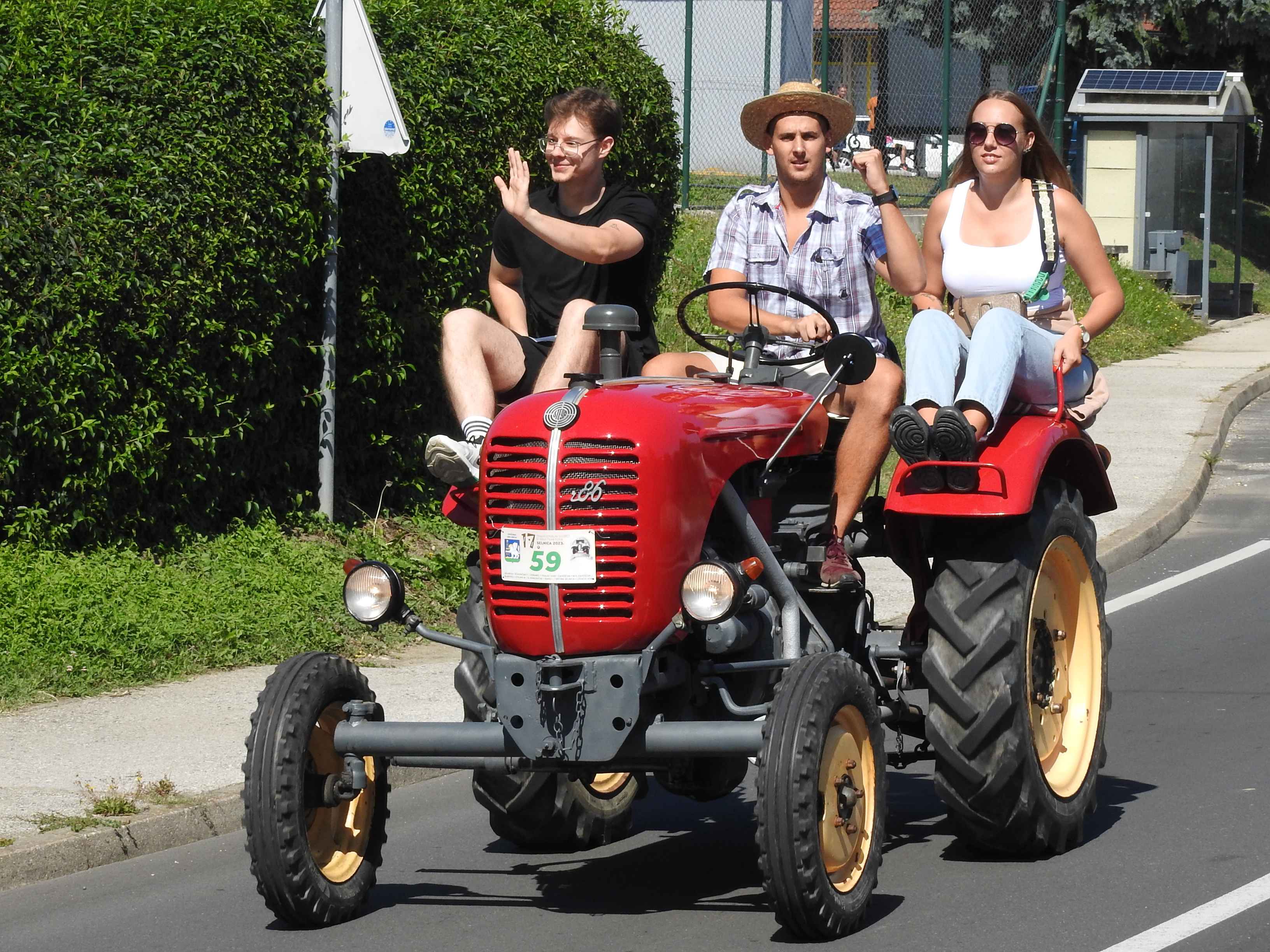 SELNICA Pogledajte kako je bilo na 17. susretu starih traktora