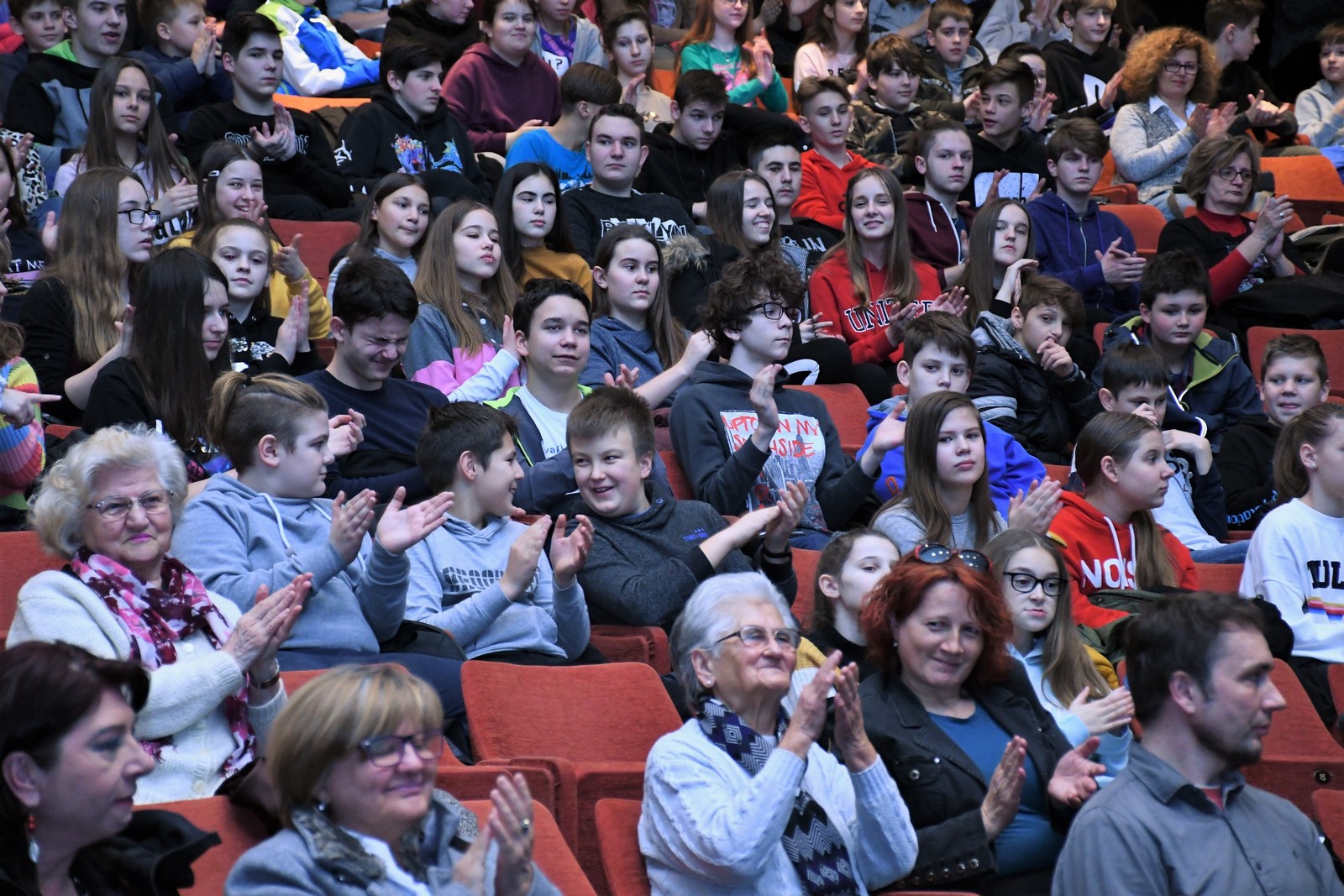 CENTAR ZA KULTURU ČAKOVEC Povodom 45 godina umjetničkog stvaralaštva, Školi animiranog filma dodijeljena Povelja Grada Čakovca!  Članovi Škole animiranog filma Čakovec, jedne od uspješnijih dječjih filmskih obitelji regije te najdugovječnije takve škole u