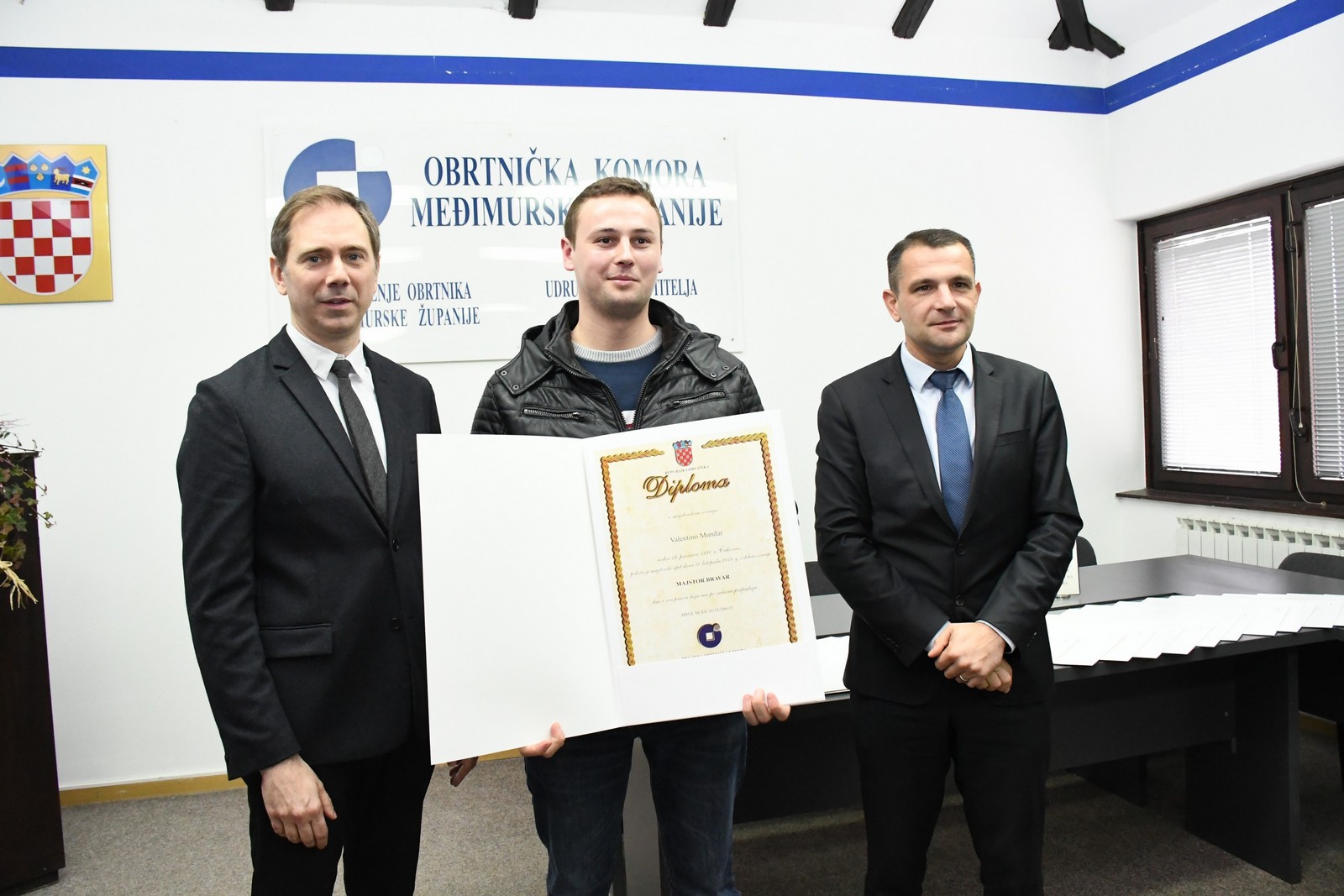 NAKON POLOŽENIH ISPITA U SVIBNJU I RUJNU 37 novopečenih majstora i majstorica dočekalo je svoja priznanja! NAKON POLOŽENIH ISPITA U SVIBNJU I RUJNU 37 novopečenih majstora i majstorica dočekalo je svoja priznanja!