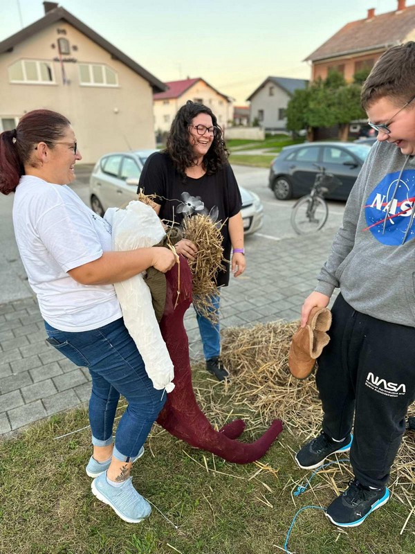 KRIŠTANOVEC Članice Udruge žena uredile mjesto i dale mu pravi jesenski štih