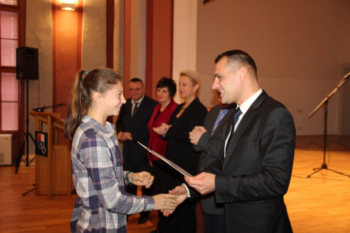 Međimurska županija dodijelila učeničke stipendije za 60 djece hrvatskih branitelja