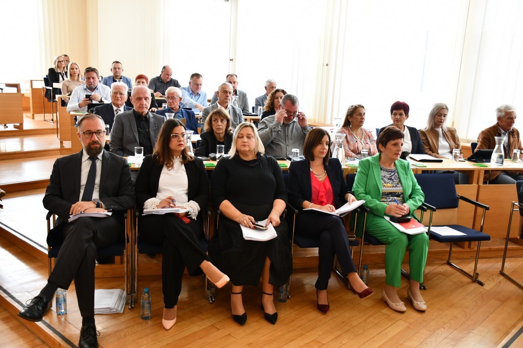 CENTRALIZACIJA BOLNICA Međimurska županija traži ocjenu ustavnosti zakona kojima osnivačka prava nad bolnicama preuzima država CENTRALIZACIJA BOLNICA Međimurska županija traži ocjenu ustavnosti zakona kojima osnivačka prava nad bolnicama preuzima država