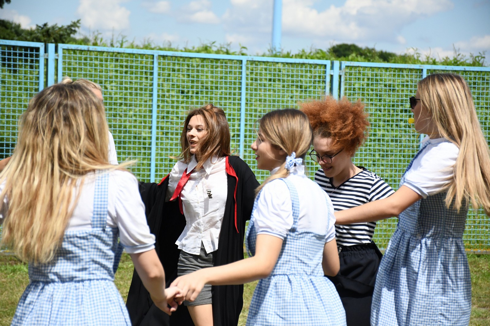 FOTO Povorka protutnjala gradom, maturanti s osmjehom dočekali kraj srednje škole!