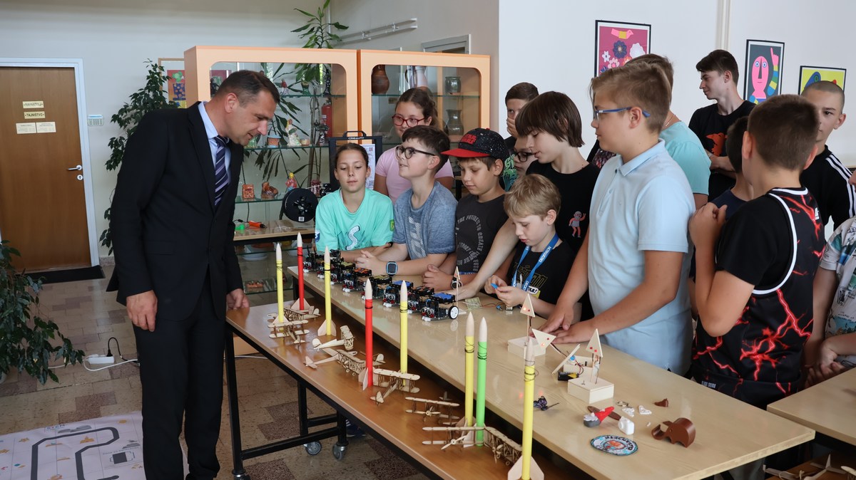 Stotinu djece na kampu tehničke kulture