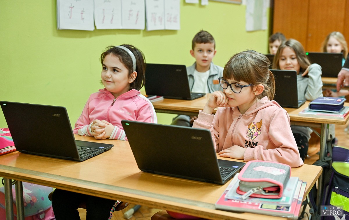 Donacija prijenosnih računala Osnovnoj školi Prelog