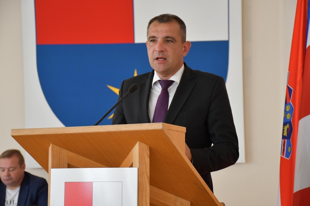 CENTRALIZACIJA BOLNICA Međimurska županija traži ocjenu ustavnosti zakona kojima osnivačka prava nad bolnicama preuzima država CENTRALIZACIJA BOLNICA Međimurska županija traži ocjenu ustavnosti zakona kojima osnivačka prava nad bolnicama preuzima država