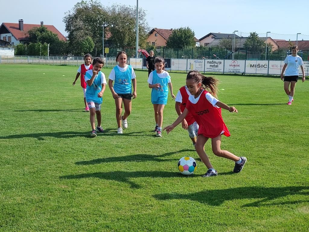 AKTIVNO LJETO Proveden Program uključivanja djevojčica u edukativno–rekreativne aktivnosti AKTIVNO LJETO Proveden Program uključivanja djevojčica u edukativno–rekreativne aktivnosti