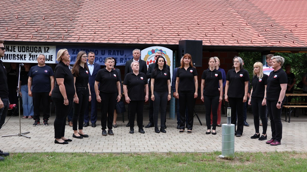 SVETI MARTIN NA MURI Održano sportsko natjecanje dragovoljaca i veterana te susreti djece i unuka hrvatskih branitelja