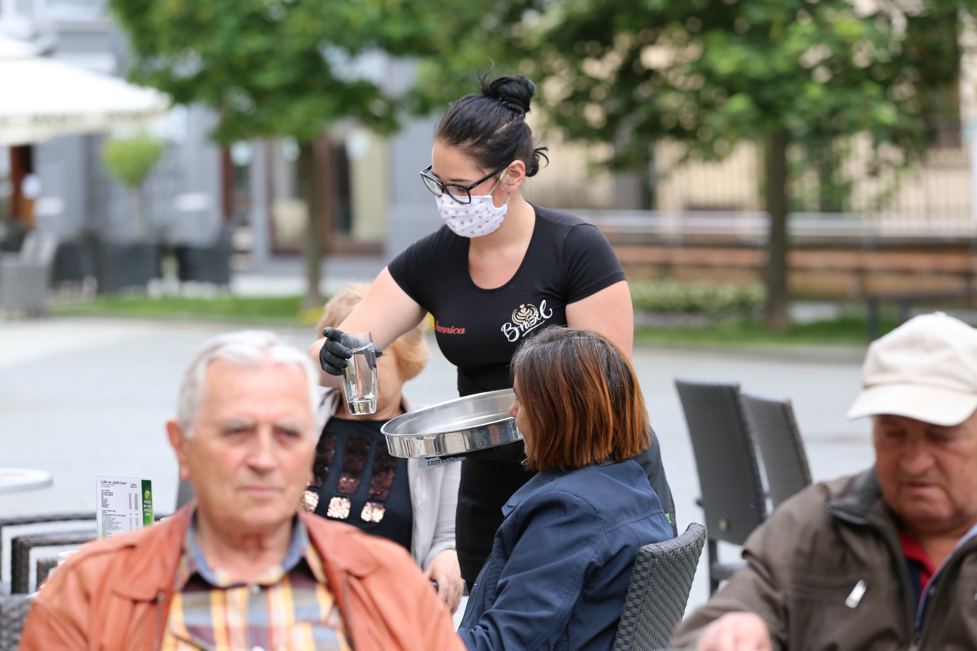 U Čakovcu ponovno otvoreni kafići – ispijanje kave u centru grada