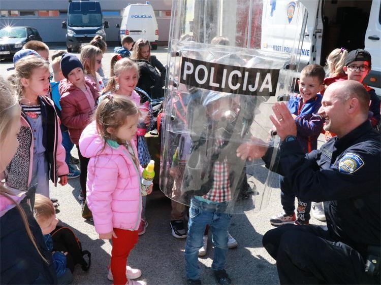 Zvjezdice posjetile Policijsku upravu međimursku