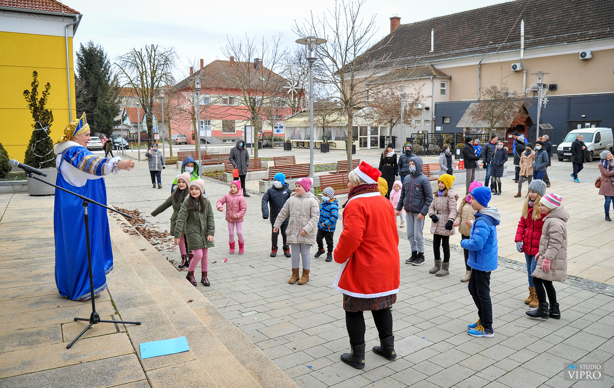 Djed Mraz i Snjeguročka posjetili Prelog